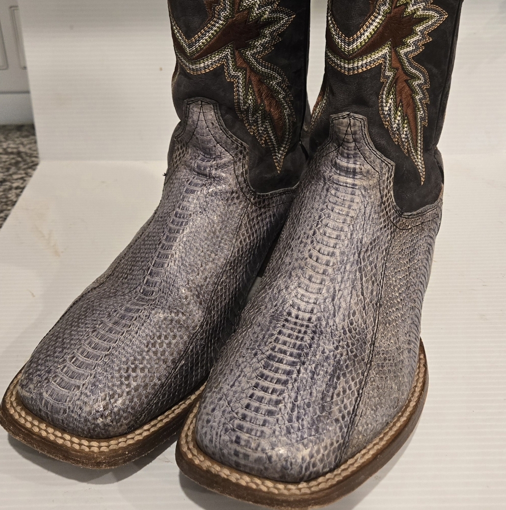 Gray Snakeskin Cowboy Boots For Men.
